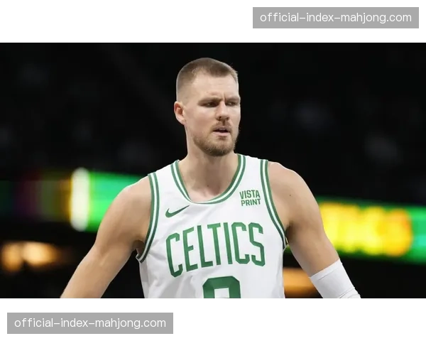 波尔津吉斯加盟勇士后仅出战七场,腰部伤势复发提前退场 波尔津吉斯加盟勇士后仅出战七场,腰部伤势复发提前退场