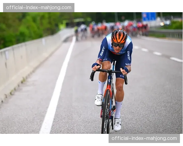 环加泰罗尼亚赛埃文普尔终点前500米摔车，多处擦伤仍获准继续参赛[web-18]